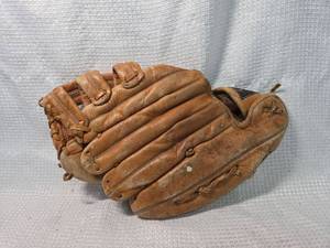 lot 1788 image: Korea Personal Model Baseball Glove