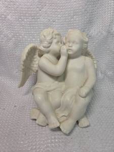 lot 1798 image: White Porcelain Cherub Angels Figurine