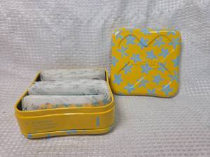 lot 1804 image: Yellow Floral Standard Flex Fabric Bandages Tin