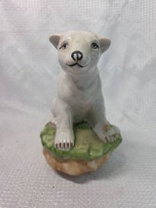 lot 1805 image: White Polar Bear Ceramic Figurine Music Box