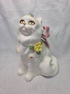 lot 1825 image: White Porcelain Cat Figurine with Pink Bow