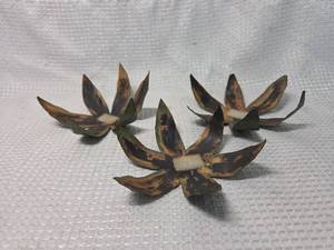lot 1833 image: Metal Flower Wall Decor Set of 3