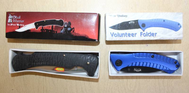 lot 2019 image: 2Pocket Knives