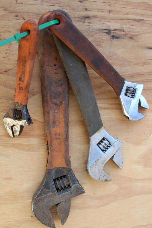 lot 2031 image: Lot of 4 Adjustable Wrenches
