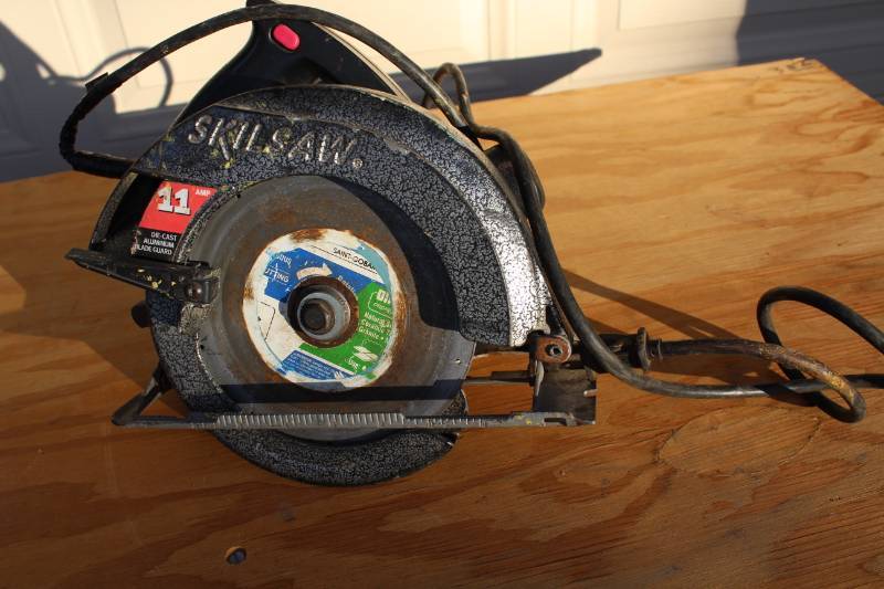 lot 2032 image: Skilsaw 7-12 Circular Saw