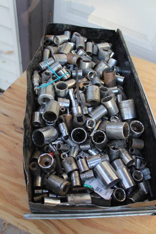 lot 2034 image: Large Lot Asst. Sockets