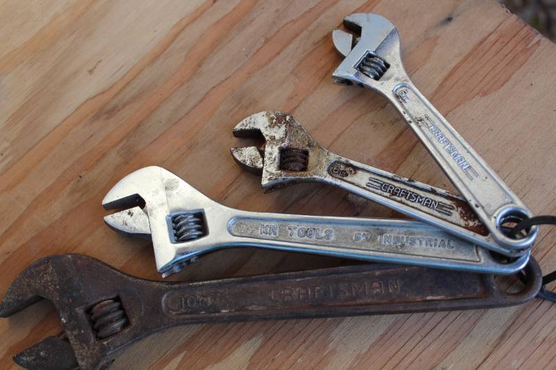 lot 2035 image: Lot of 4 Adjustable Wrenches