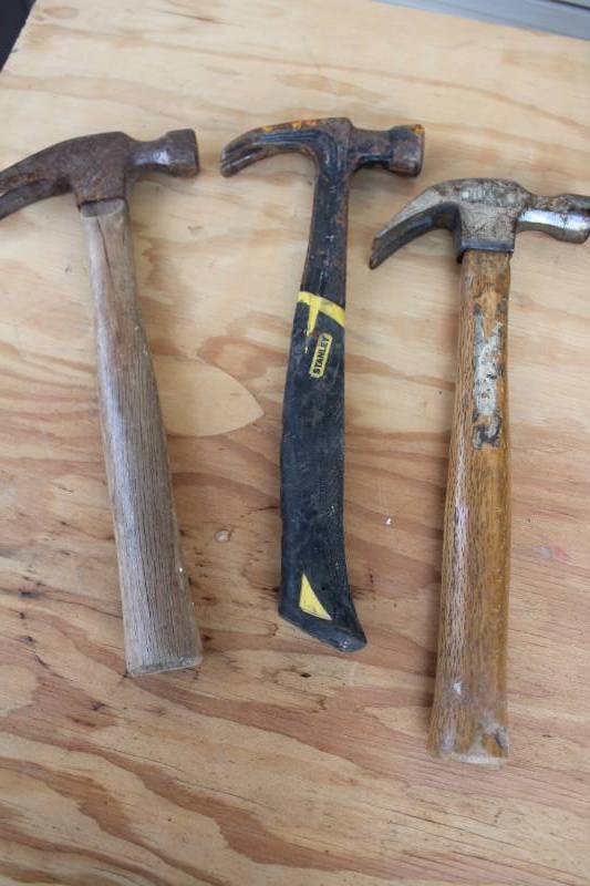 lot 2040 image: 3 Claw Hammers