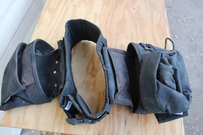 lot 2042 image: Tool Pouch Nail Apron