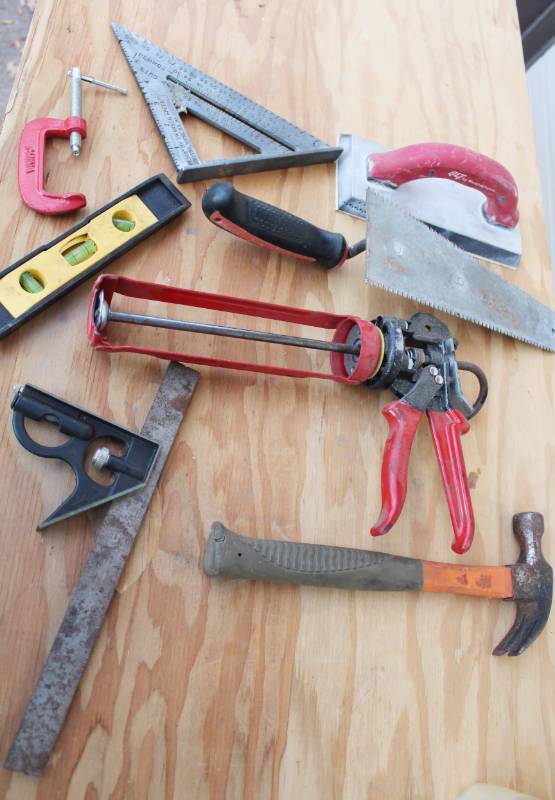 lot 2045 image: Assorted Tools