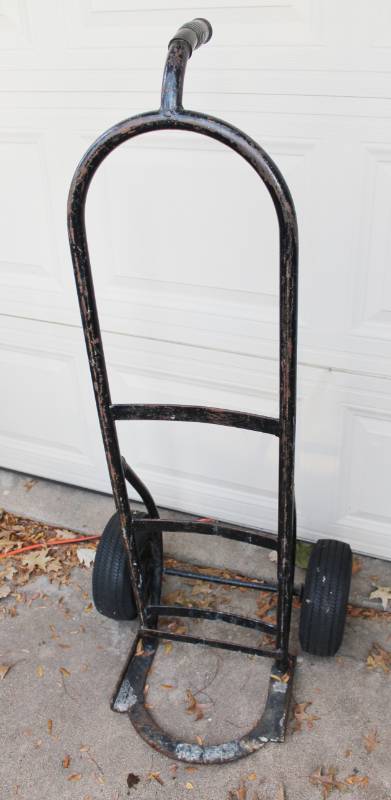 lot 2046 image: 2-Wheel Dollie