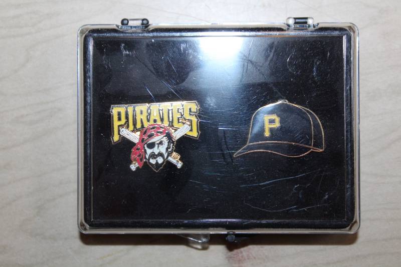 lot 2065 image: Pirates Pin Set