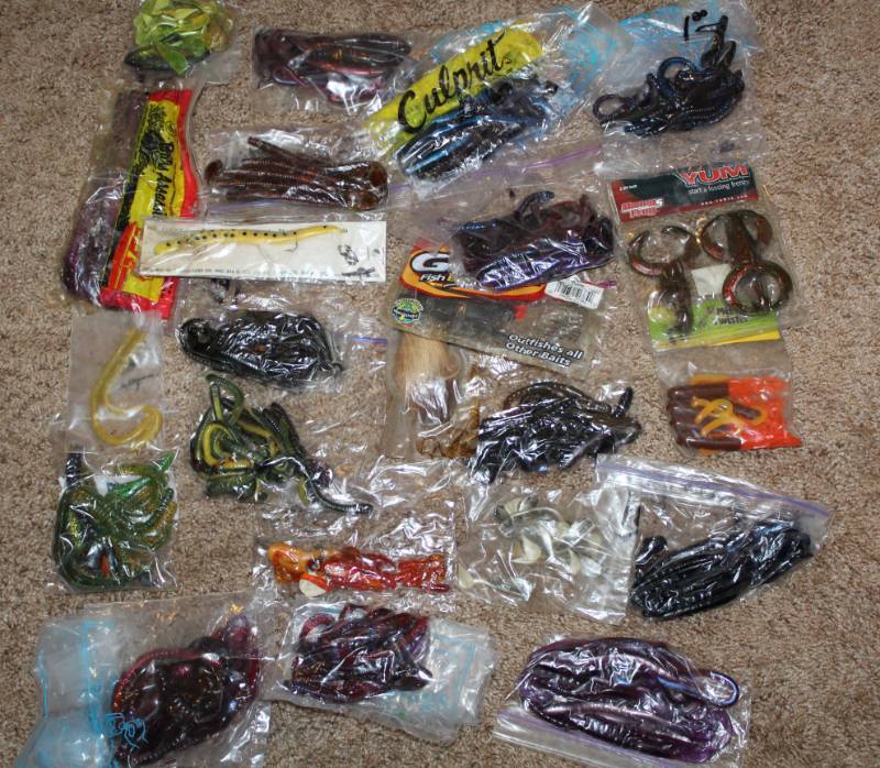 lot 2068 image: Artificial Bait