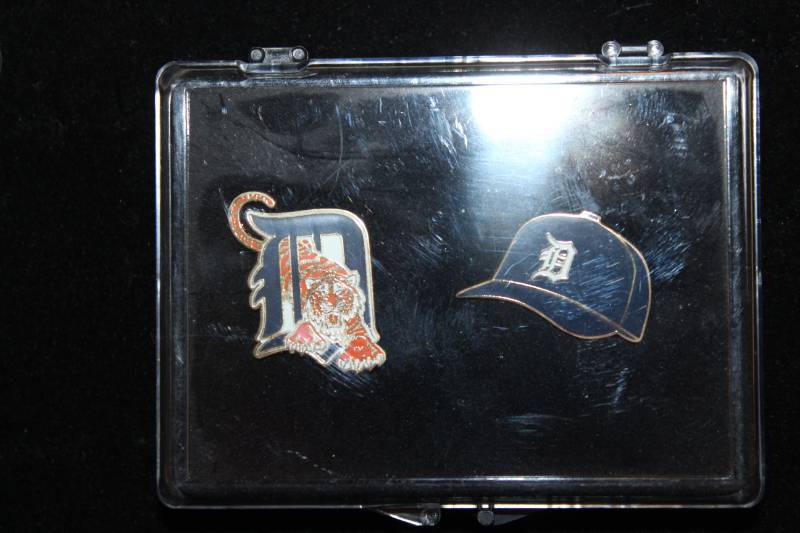 lot 2074 image: pin set
