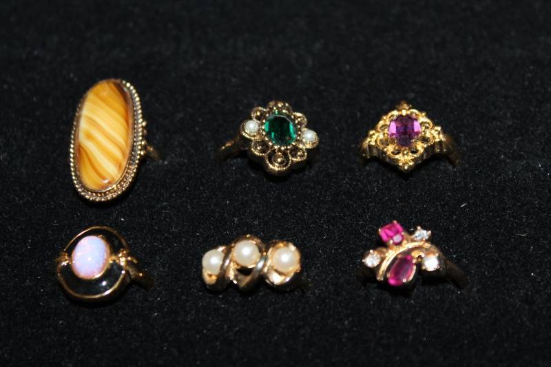 lot 2076 image: Lot of 6 Rings