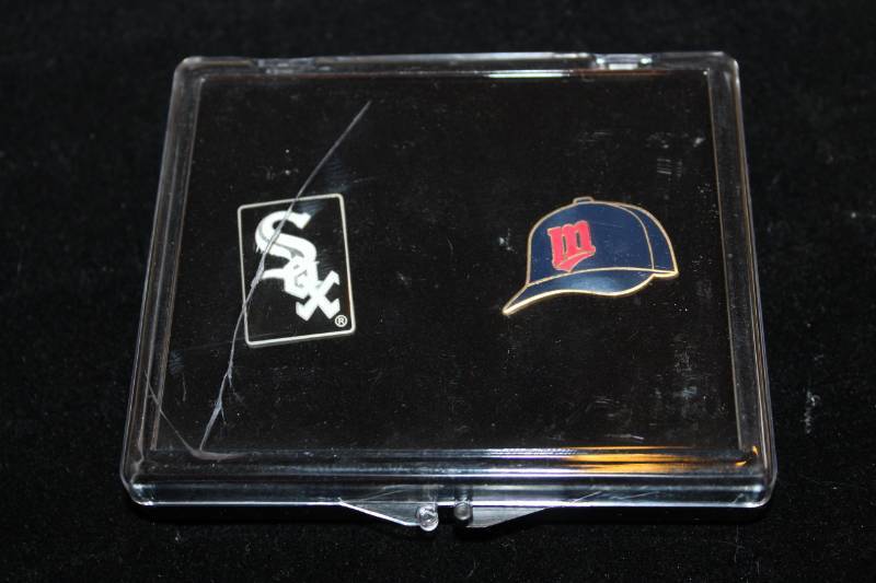 lot 2079 image: Lot of 2 Baseball Pins