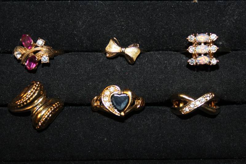 lot 2093 image: Lot of 6 Rings