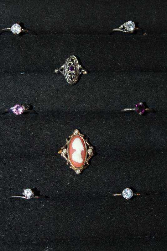 lot 2102 image: Lot of 8 Rings