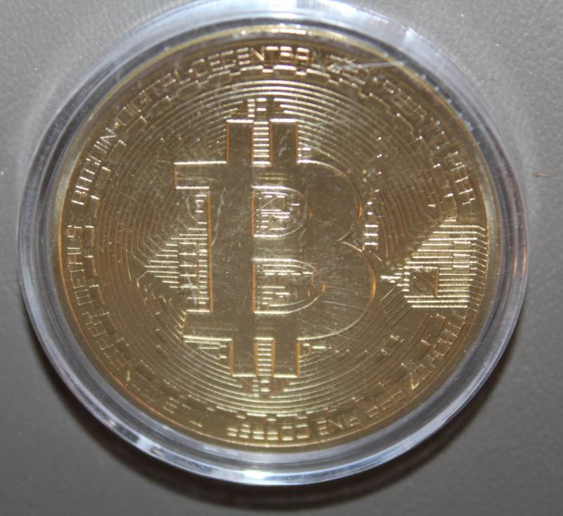 lot 2134 image: Token