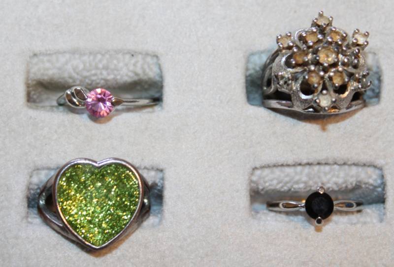 lot 1900 image: Four Colorful Rings
