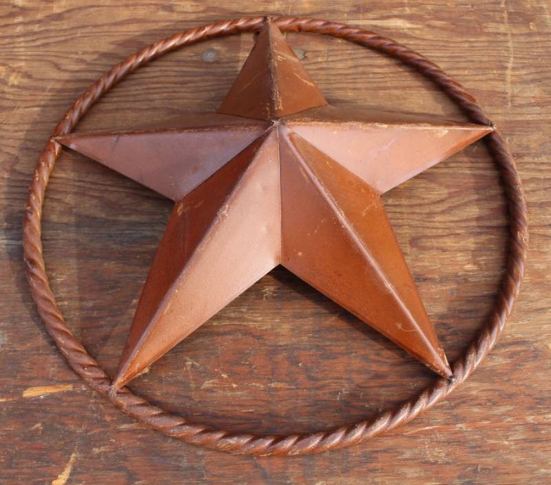 lot 1919 image: Circle and Star Decoration - Perfect For a Country Home - Approximately 15 Inches in Diameter