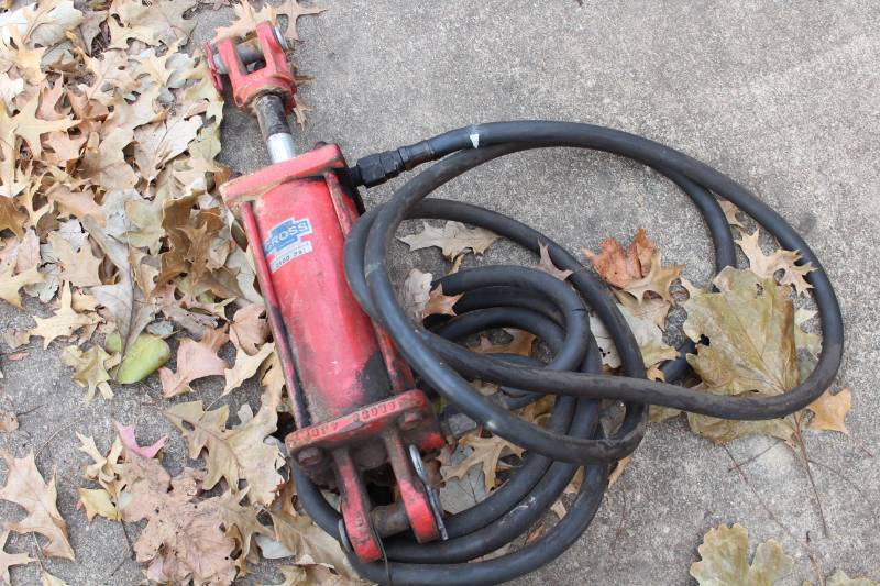 lot 1923 image: Hydraulic Cylinder