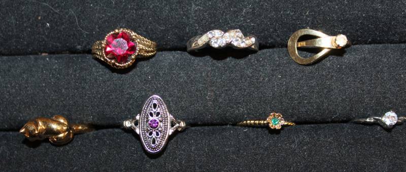 lot 1937 image: Seven Rings