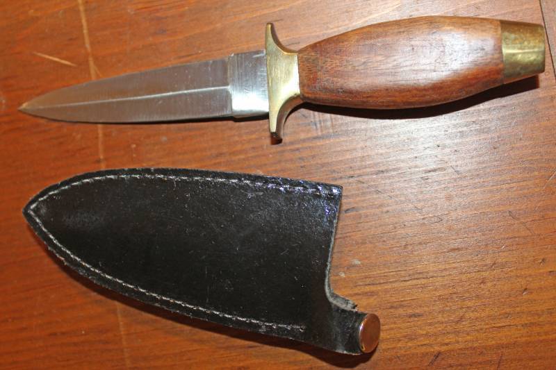 lot 1953 image: Wooden Handled Knife With Sheath That Clips onto a Belt