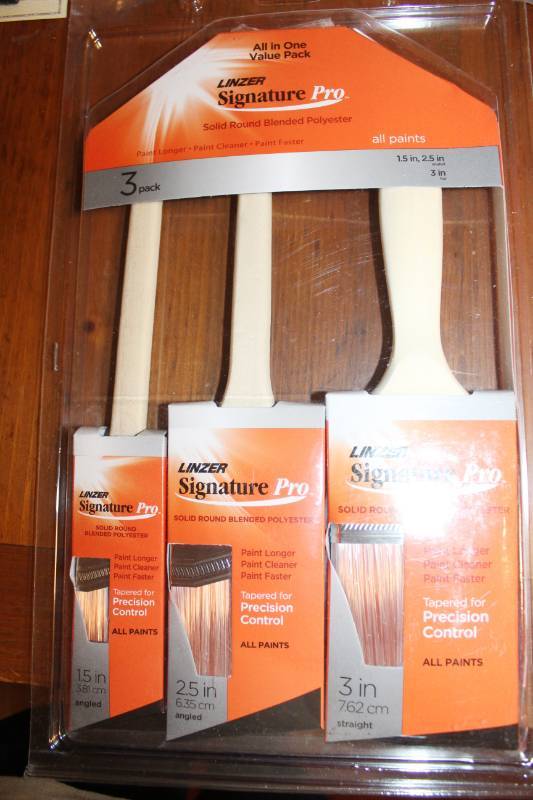 lot 1954 image: Package of 3 Paint Brushes - NEW