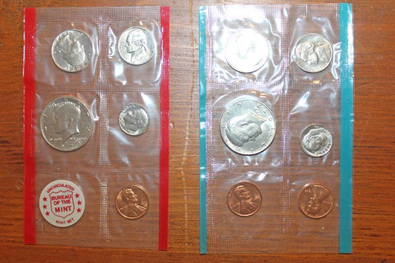 lot 1957 image: Mint Set Coins Year 1972
