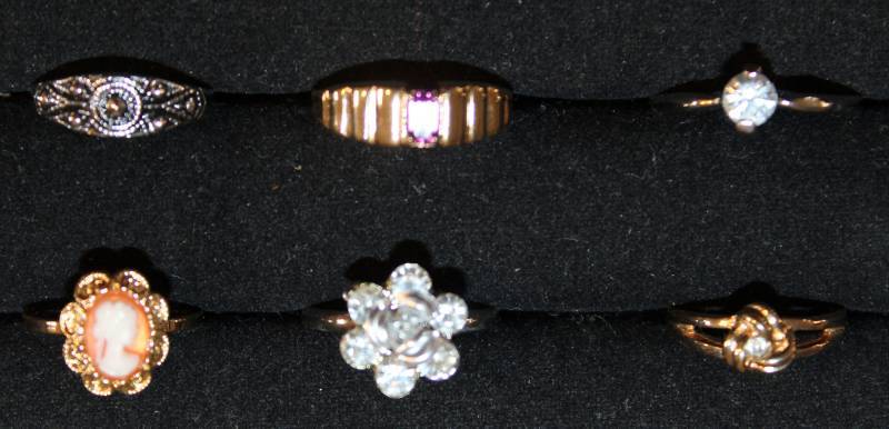 lot 1962 image: Lot of 6 Rings