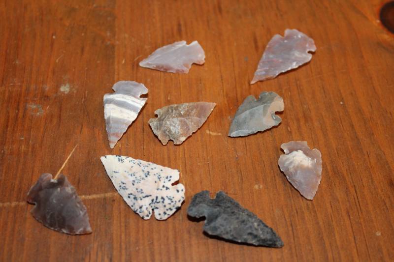 lot 1963 image: Lot of 9 Arrowheads