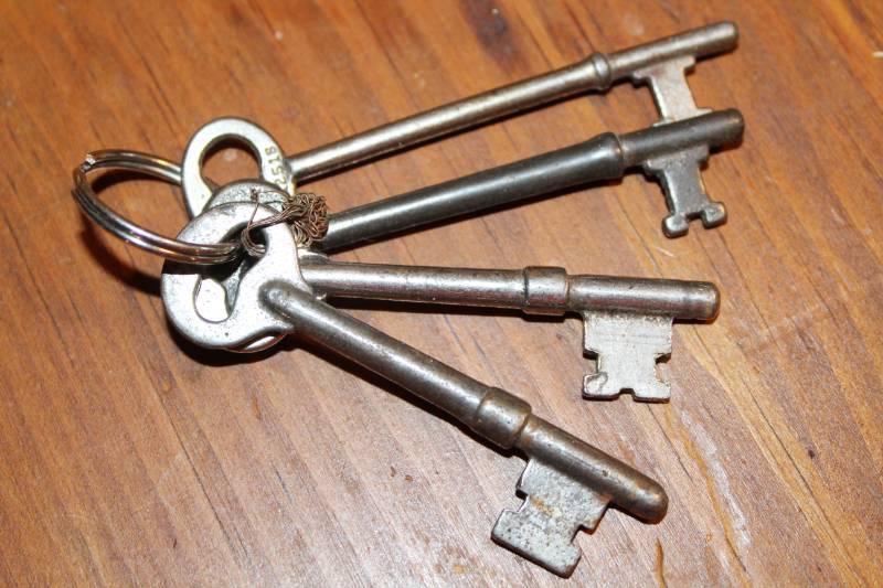 lot 2152 image: Skeleton Keys