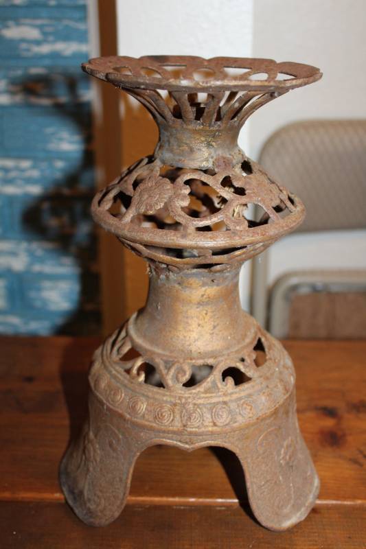lot 2158 image: Cast Iron Candle Stand----10 12  Tall