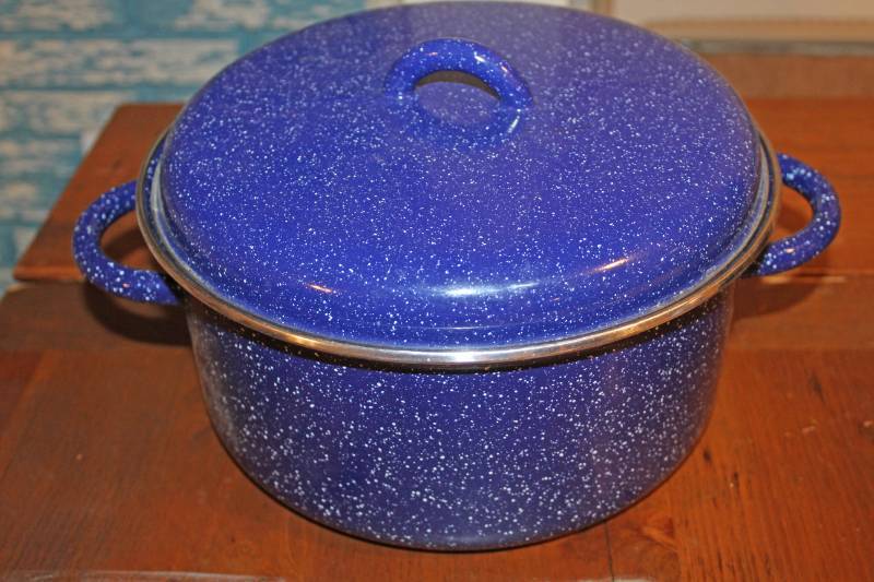 lot 2162 image: Enamel Ware Stock Pot