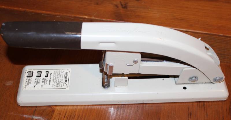 lot 2165 image: 100 Sheet Stapler - Swingline - Handy
