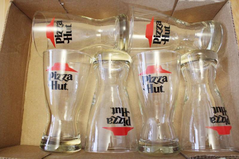 lot 1091 image: Lot of 6 Pizza Hut Pilsner Glasses