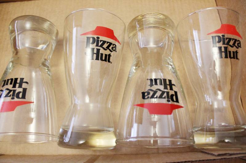 lot 1095 image: Lot of 4 Pizza Hut Pizza Hut Glasses