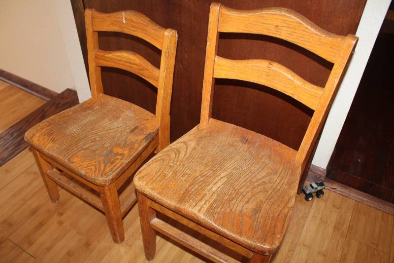 lot 1113 image: Two Kids Chairs