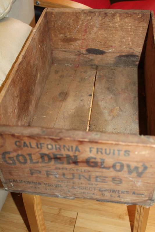 lot 1118 image: Wood Fruit Box