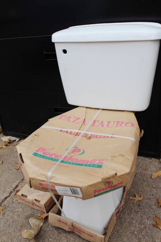 lot 1345 image: New Toilet