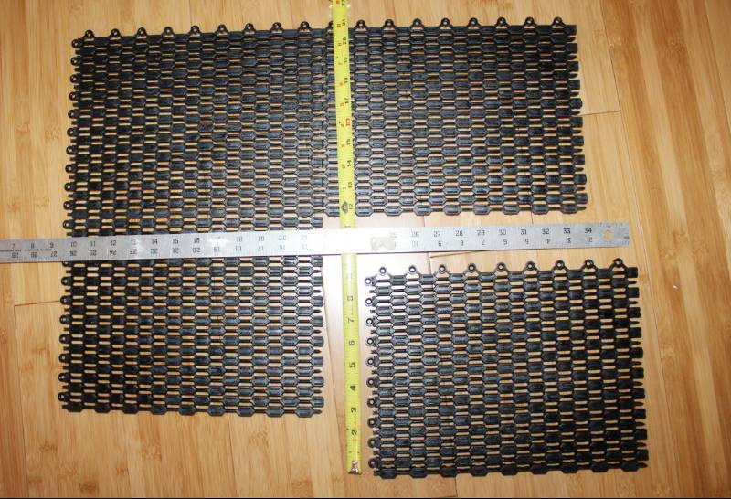 lot 1101G image: Lot of 4 Snap Together Porch Mats