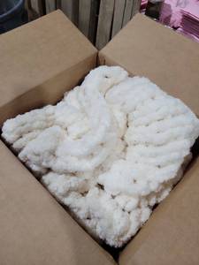 lot 2094 image: Throw Blanket soft white