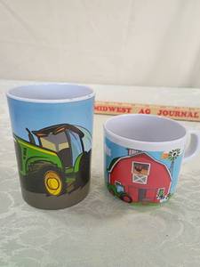 lot 4 image: John Deere Farm Scene Coffee Mugs