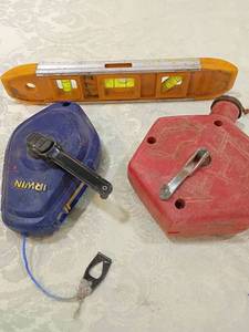 lot 23 image: Construction Tool Set - Level and Chalk Line Kit