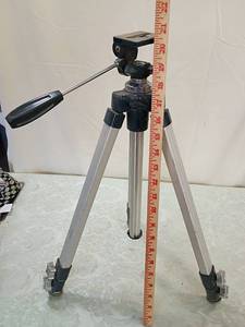 lot 35 image: Aluminum Camera Tripod with Pan Head