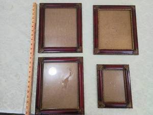 lot 42 image: Decorative Mahogany Picture Frames Set 3 10x12(one no glass )1 7x9