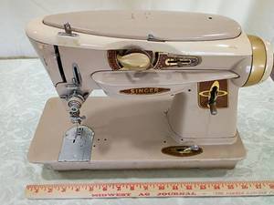 lot 43 image: Singer 500A Sewing Machine no box or cord Heavy