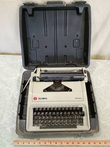 lot 44 image: Olympia Carina 1 Portable Typewriter with case