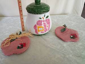 lot 61 image: Country Kitchen Collection - Apple Storage Jar and Gingham Ornaments
